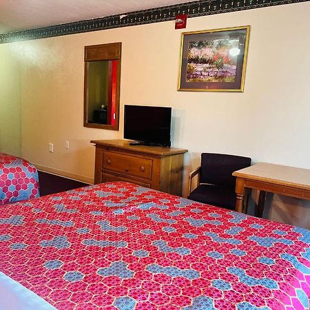Villa Inn Motel Near Hwy 12 Wi Capital O Fort Atkinson Dış mekan fotoğraf