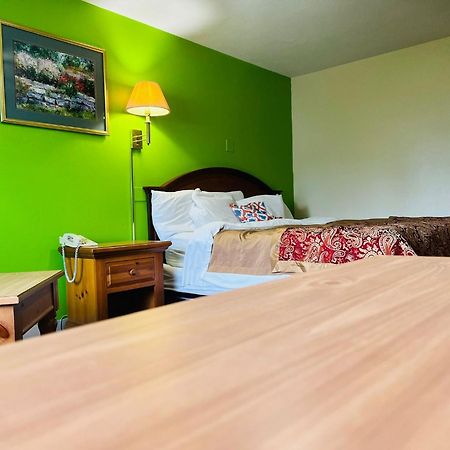 Villa Inn Motel Near Hwy 12 Wi Capital O Fort Atkinson Dış mekan fotoğraf