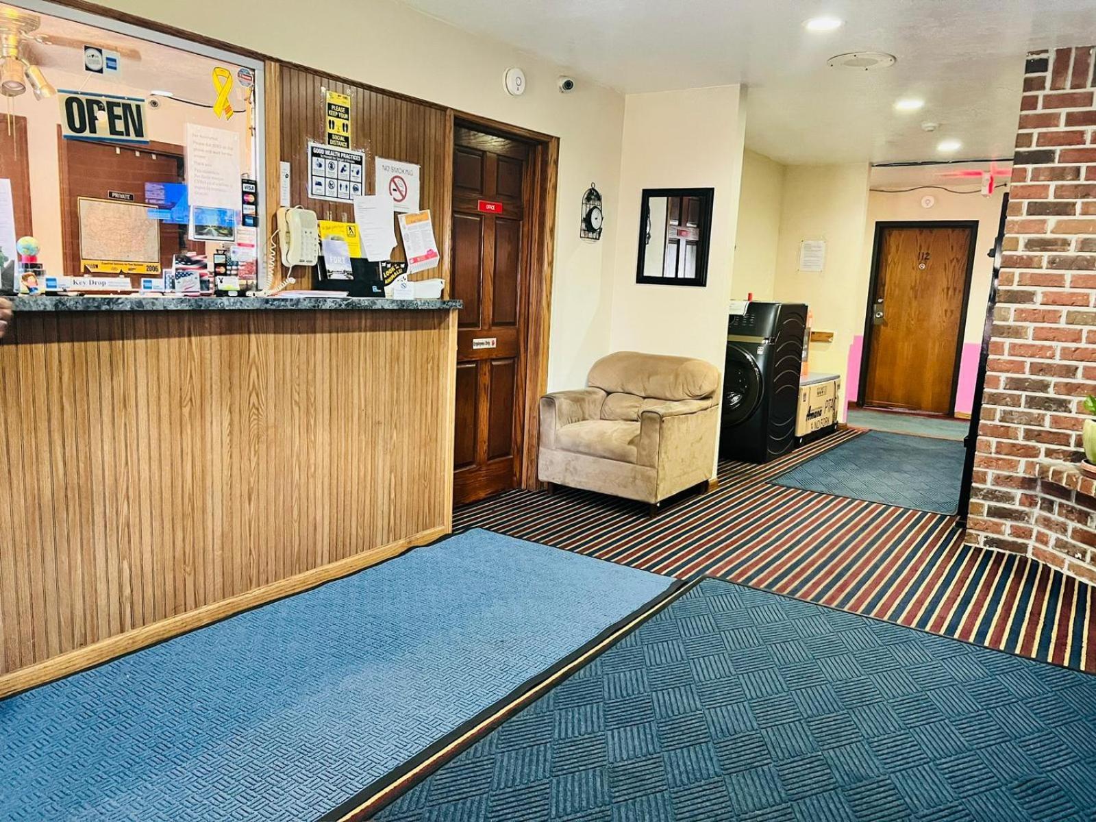 Villa Inn Motel Near Hwy 12 Wi Capital O Fort Atkinson Dış mekan fotoğraf