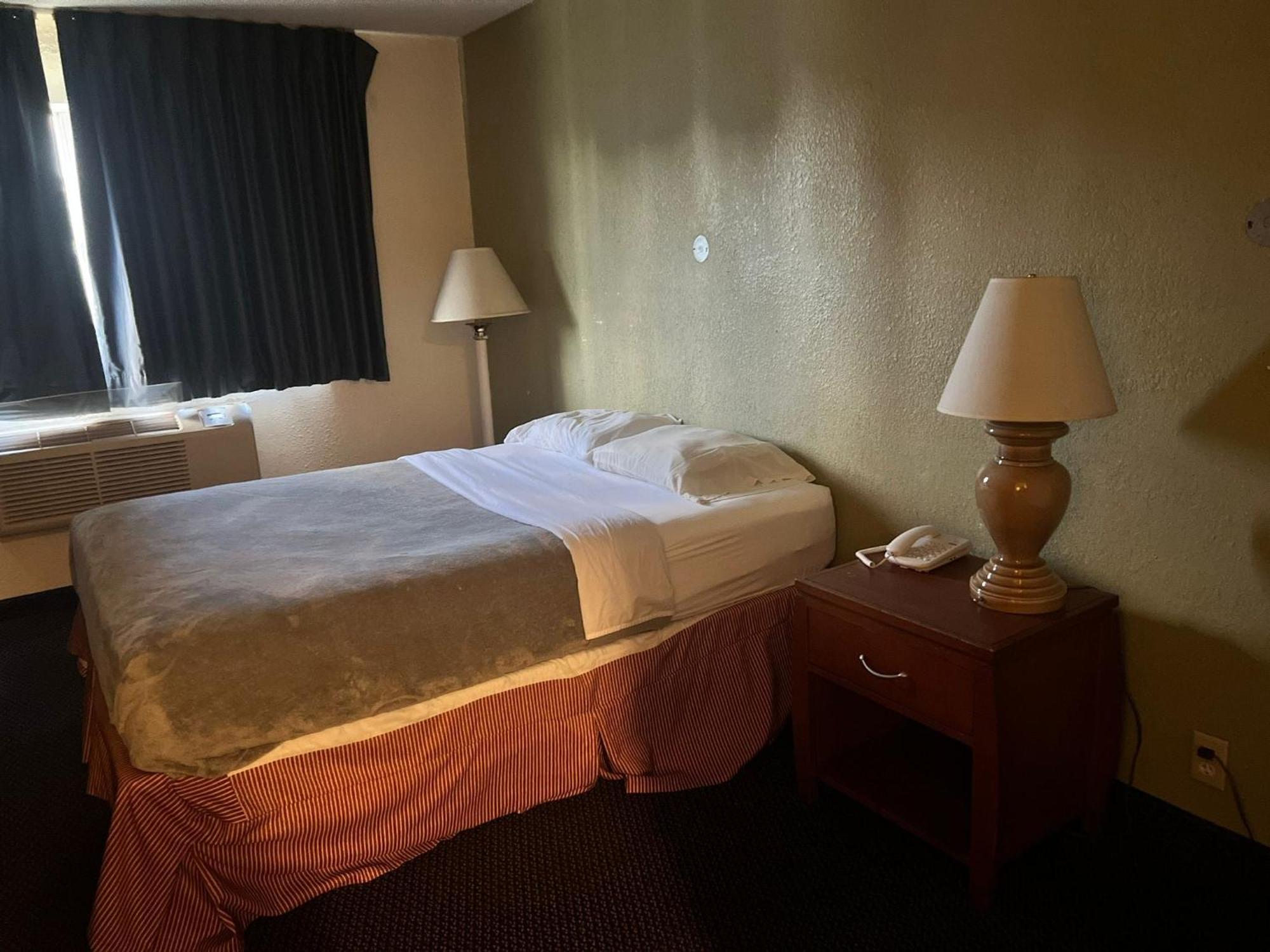 Villa Inn Motel Near Hwy 12 Wi Capital O Fort Atkinson Dış mekan fotoğraf